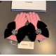 Chanel Chanel counter new wool gloves, beaded camellia   big bow   fashion gloves, fall and winter warm padded lining, super whine bow  , on the hand super comfortable and soft, versatile! average size