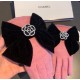 Chanel Chanel counter new wool gloves, beaded camellia   big bow   fashion gloves, fall and winter warm padded lining, super whine bow  , on the hand super comfortable and soft, versatile! average size