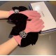 Chanel Chanel counter new wool gloves, beaded camellia   big bow   fashion gloves, fall and winter warm padded lining, super whine bow  , on the hand super comfortable and soft, versatile! average size