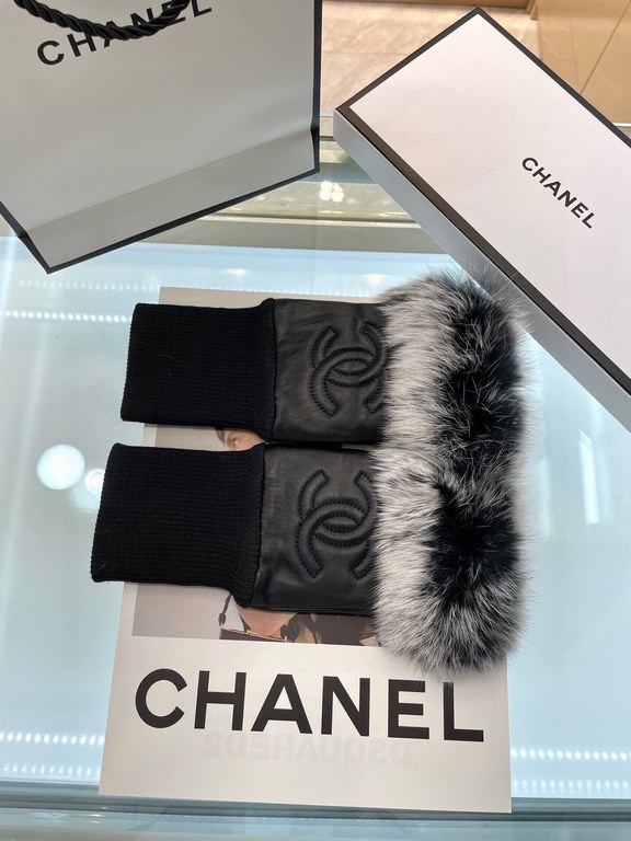 Chanel Chanel fall and winter short lazy rabbit hair gloves   worth comparing     the same paragraph of different quality, kill the market poor product, imported first-class sheepskin  lazy rabbit hair lining padded hand