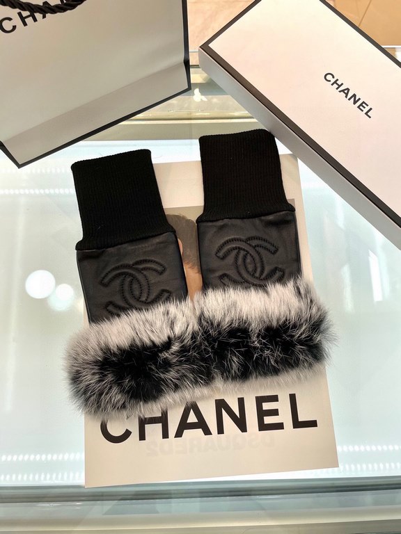 Chanel Chanel fall and winter short lazy rabbit hair gloves   worth comparing     the same paragraph of different quality, kill the market poor product, imported first-class sheepskin  lazy rabbit hair lining padded hand