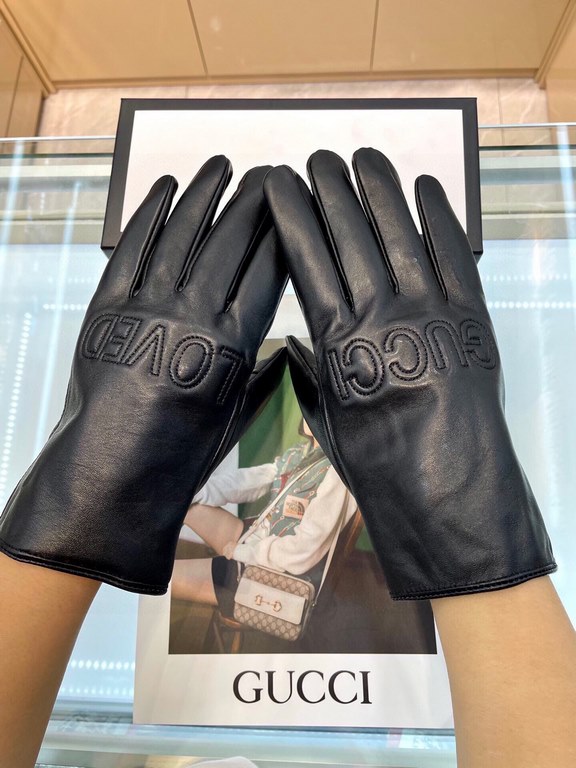 GUCCI new men's leather gloves, imported from Ethiopia touch screen sheepskin, the back of the hand at the personalized LOGO design, GUCCI and LOVED, small openings at the wrist to adjust the size of the total to allow y