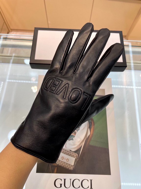 GUCCI new men's leather gloves, imported from Ethiopia touch screen sheepskin, the back of the hand at the personalized LOGO design, GUCCI and LOVED, small openings at the wrist to adjust the size of the total to allow y