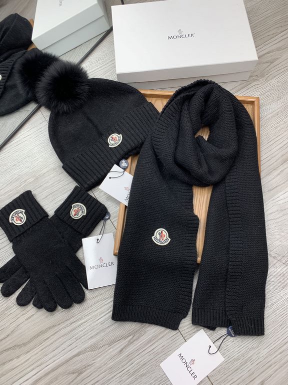 Monmouth. [Three-piece wool suit fox hair hat  scarf  gloves] classic set hat! Warm and super comfortable ~ winter miss ageing artifacts Oh ~ this winter you are just short of such a set of suit hat la ~ and warm and sty