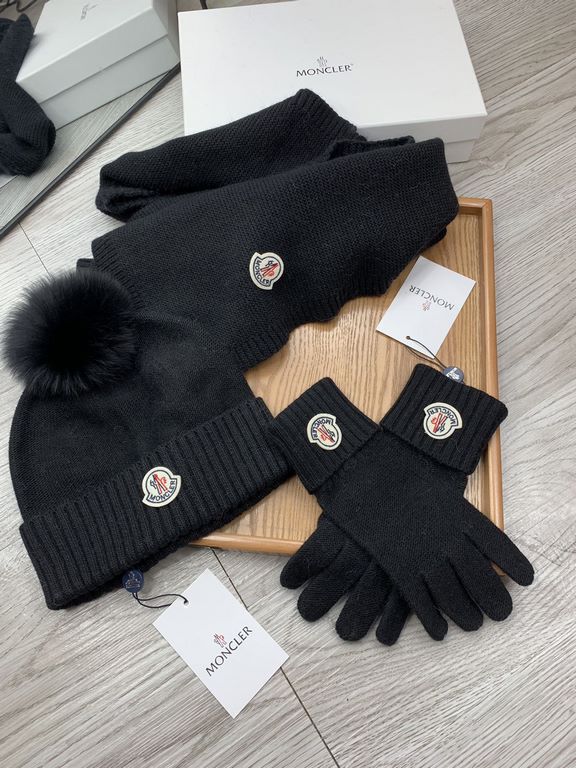 Monmouth. [Three-piece wool suit fox hair hat  scarf  gloves] classic set hat! Warm and super comfortable ~ winter miss ageing artifacts Oh ~ this winter you are just short of such a set of suit hat la ~ and warm and sty