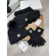 Monmouth. [Three-piece wool suit fox hair hat  scarf  gloves] classic set hat! Warm and super comfortable ~ winter miss ageing artifacts Oh ~ this winter you are just short of such a set of suit hat la ~ and warm and sty