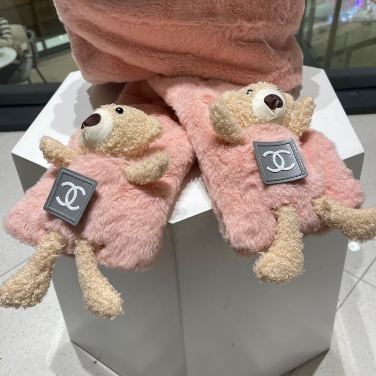 Chanel Chanel bear three-piece women's winter warm thickened plush hat scarf gloves all-in-one winter cute cycling scarf