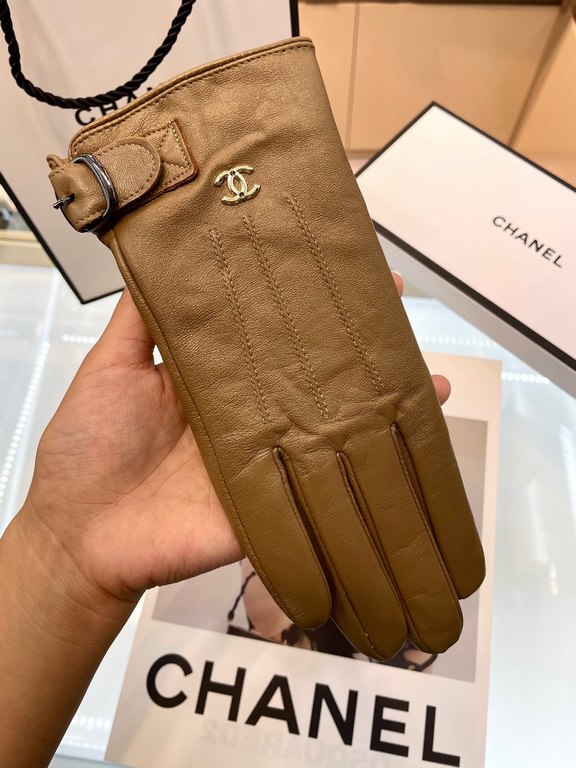 Chanel hot circle of friends women's leather gloves, imported from Ethiopia touch screen sheepskin, simple and generous static surface style add a small LOGO buckle, small buckle to adjust the size of the super-soft padd