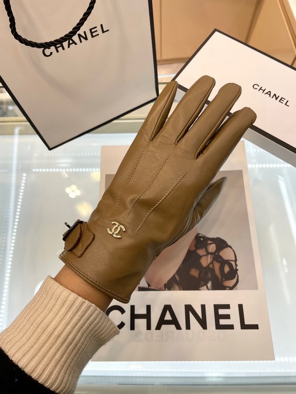 Chanel hot circle of friends women's leather gloves, imported from Ethiopia touch screen sheepskin, simple and generous static surface style add a small LOGO buckle, small buckle to adjust the size of the super-soft padd