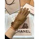 Chanel hot circle of friends women's leather gloves, imported from Ethiopia touch screen sheepskin, simple and generous static surface style add a small LOGO buckle, small buckle to adjust the size of the super-soft padd