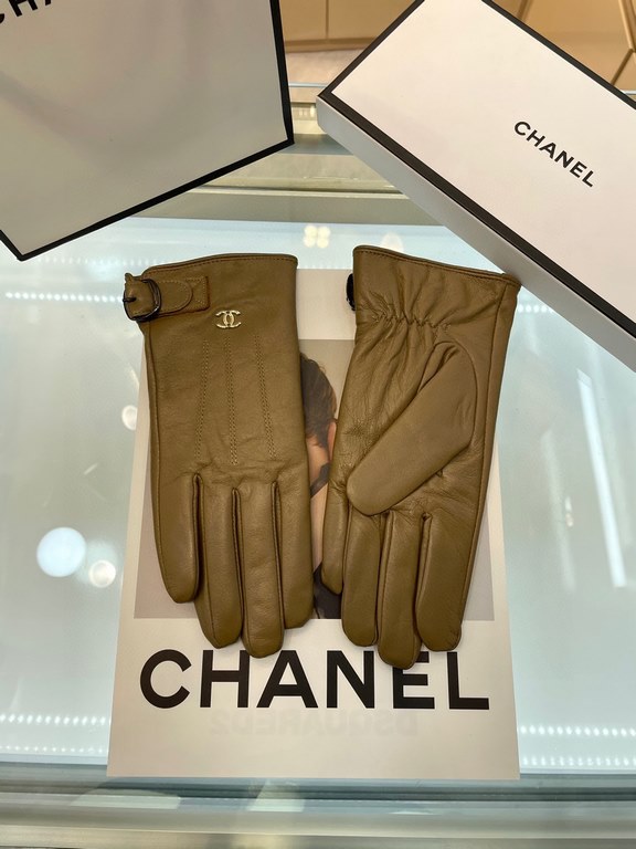 Chanel hot circle of friends women's leather gloves, imported from Ethiopia touch screen sheepskin, simple and generous static surface style add a small LOGO buckle, small buckle to adjust the size of the super-soft padd