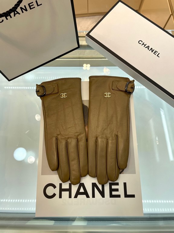 Chanel hot circle of friends women's leather gloves, imported from Ethiopia touch screen sheepskin, simple and generous static surface style add a small LOGO buckle, small buckle to adjust the size of the super-soft padd