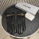 Celine Celine fall and winter new women's gloves official website synchronization    color matching series highlights the mature charm of imported sheepskin leather ultra-thin soft and comfortable version of the positive