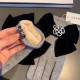 Chanel Chanel counter new wool gloves, beaded camellia   big bow   fashion gloves, fall and winter warm padded lining, super whine bow  , on the hand super comfortable and soft, versatile! average size