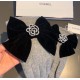 Chanel Chanel counter new wool gloves, beaded camellia   big bow   fashion gloves, fall and winter warm padded lining, super whine bow  , on the hand super comfortable and soft, versatile! average size