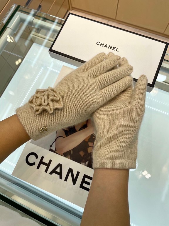 Chanel new cashmere knitted gloves   100% cashmere on the hand that is warm   This section is made of natural high-quality cashmere soft warm and comfortable 7GG double yarn handmade flat knitting handmade non-marking se