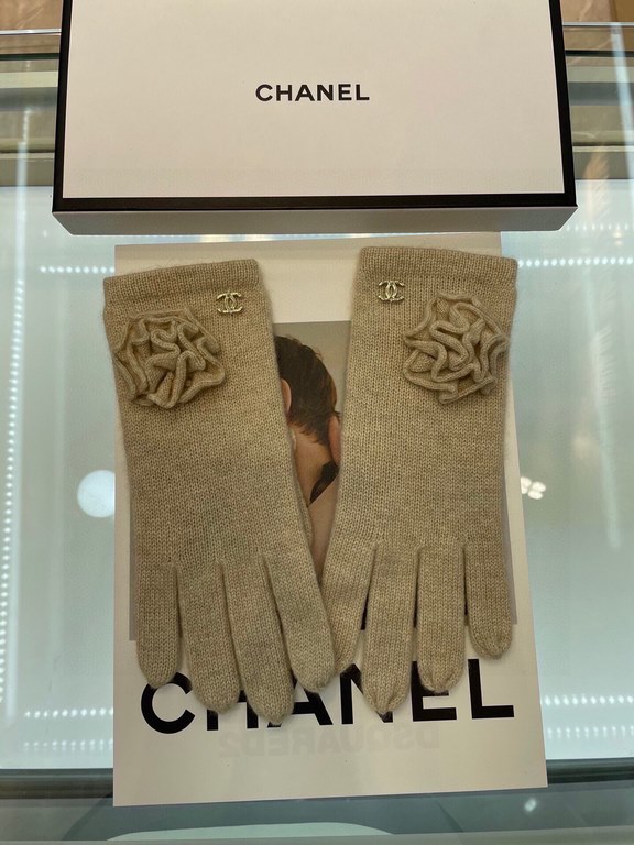 Chanel new cashmere knitted gloves   100% cashmere on the hand that is warm   This section is made of natural high-quality cashmere soft warm and comfortable 7GG double yarn handmade flat knitting handmade non-marking se