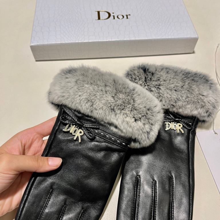 DIOR Dior 2021 fall and winter lazy rabbit hair touch screen gloves   goddesses set of beauty must have   single product, worth comparing    the same paragraph of different quality, kill the market poor product,   lazy r