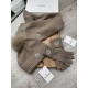 Masked mouth. [Three-piece wool suit fox hair hat  scarf  gloves] classic suit hat! Warm and super comfortable ~ winter Miss ageing artifacts Oh ~ this winter you are just short of such a set of suit hat la ~ and warm an