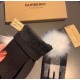 With packagingBurberry BURBERRY counter new large fox fur ball   wool gloves   fashion gloves, fall and winter warm padded lining, classic plaid, on the hand super comfortable and soft,   versatile! average size