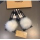 With packagingBurberry BURBERRY counter new large fox fur ball   wool gloves   fashion gloves, fall and winter warm padded lining, classic plaid, on the hand super comfortable and soft,   versatile! average size