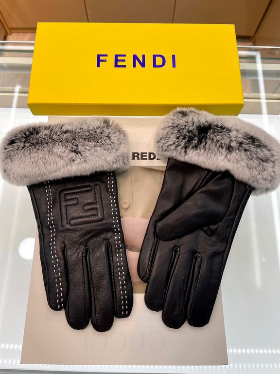 Fendi Fendi's latest embroidered double C logo Leather using imported Essex skin Spiked with top-white grade goatskin  lazy rabbit   hair, feel softer and more delicate sticky greasy skin-friendly, better warmth of the n