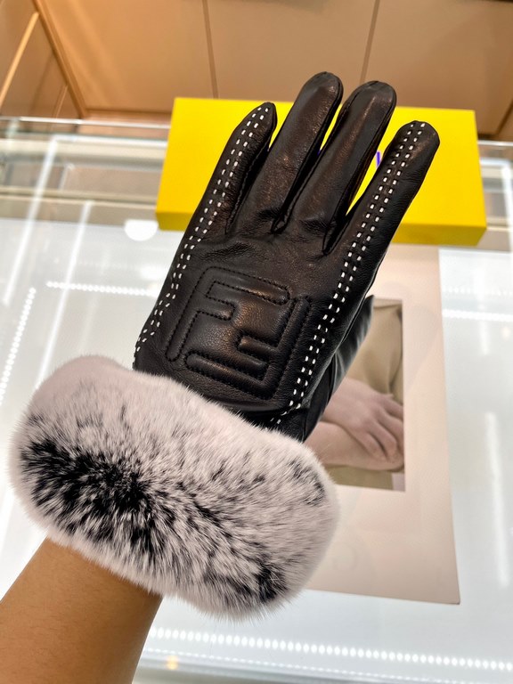 Fendi Fendi's latest embroidered double C logo Leather using imported Essex skin Spiked with top-white grade goatskin  lazy rabbit   hair, feel softer and more delicate sticky greasy skin-friendly, better warmth of the n