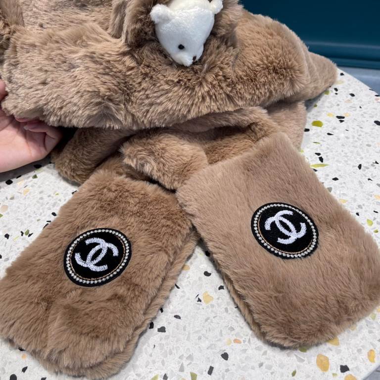 Chanel Chanel 2021 bear hat women's fall and winter girls cycling ear protection warm plush hooded scarf gloves three-piece set