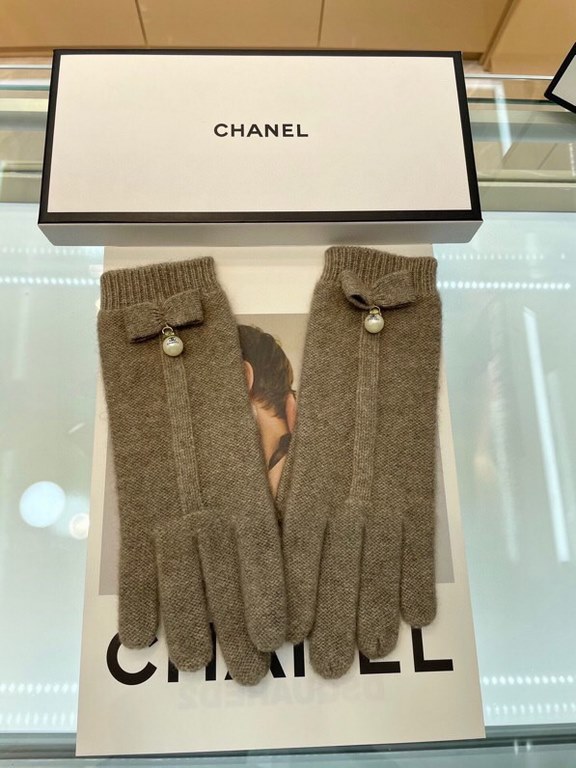 Chanel new cashmere knitted gloves   100% cashmere on the hand that is warm   This section uses natural high-quality cashmere soft warm and comfortable 7GG double yarn handmade horizontal machine flat knitting handmade n