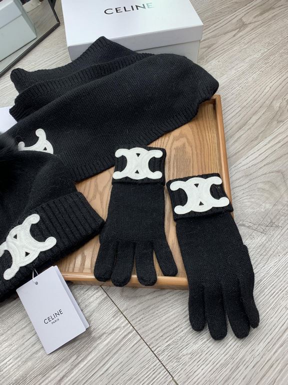 Celine. [Three-piece wool suit fox hair hat  scarf  gloves] classic suit hat! Warm and super comfortable ~ winter Miss ageing artifacts Oh ~ this winter you are missing such a set of suit hat la ~ and warm and stylish! M