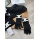 Celine. [Three-piece wool suit fox hair hat  scarf  gloves] classic suit hat! Warm and super comfortable ~ winter Miss ageing artifacts Oh ~ this winter you are missing such a set of suit hat la ~ and warm and stylish! M