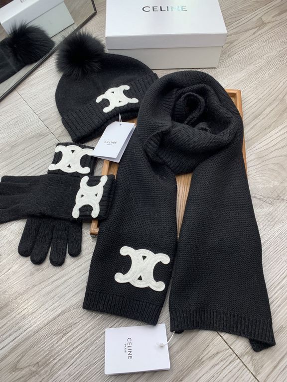 Celine. [Three-piece wool suit fox hair hat  scarf  gloves] classic suit hat! Warm and super comfortable ~ winter Miss ageing artifacts Oh ~ this winter you are missing such a set of suit hat la ~ and warm and stylish! M