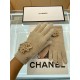 Chanel new cashmere knitted gloves   100% cashmere on the hand that is warm   This section is made of natural high-quality cashmere soft warm and comfortable 7GG double yarn handmade flat knitting handmade non-marking se