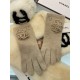 Chanel new cashmere knitted gloves   100% cashmere on the hand that is warm   This section is made of natural high-quality cashmere soft warm and comfortable 7GG double yarn handmade flat knitting handmade non-marking se