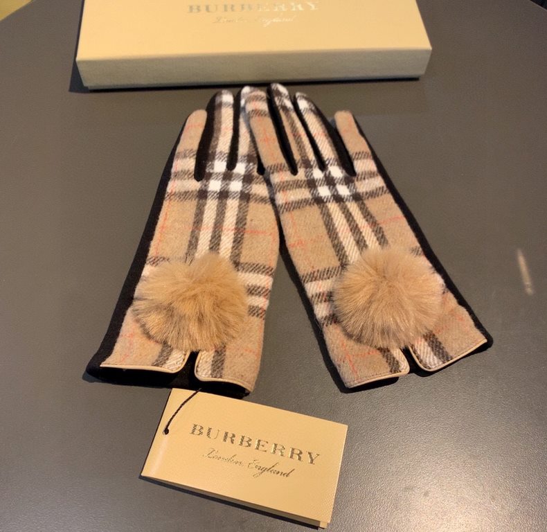 PackagingBurberry BURBERRY counter new wool gloves, fashion gloves, fall and winter warm padded lining, classic plaid, on the hand super comfortable and soft, versatile! Average size