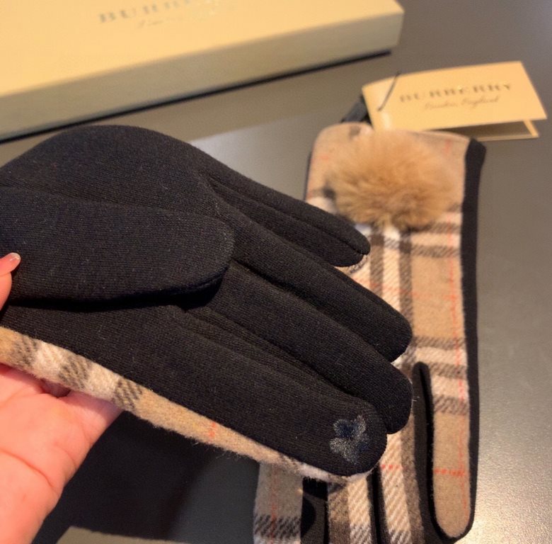 PackagingBurberry BURBERRY counter new wool gloves, fashion gloves, fall and winter warm padded lining, classic plaid, on the hand super comfortable and soft, versatile! Average size