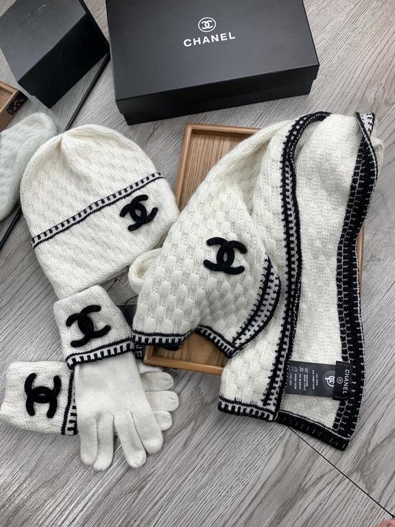 C family. Wool suit hat  scarf  gloves three-piece set] classic suit hat! Warm and super comfortable ~ winter Miss ageing artifacts Oh ~ this winter you are missing such a set of suit hat la ~ and warm and stylish! Men's