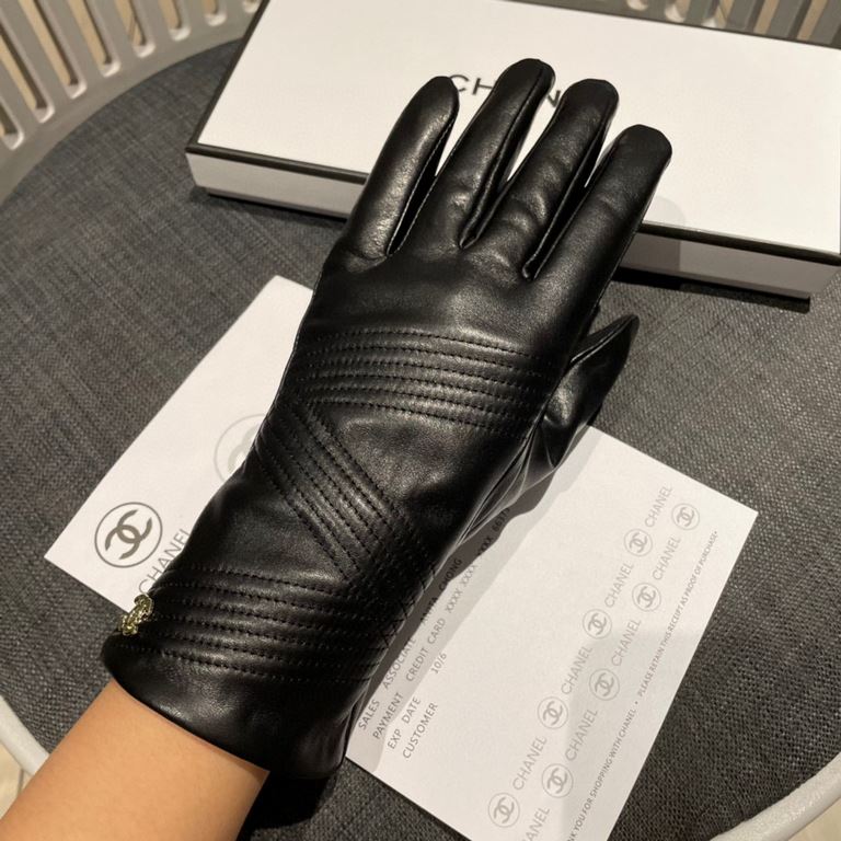 Chanel hot circle of friends women's leather gloves, imported from Ethiopia touch screen sheepskin, simple and generous static surface style add small LOGO buckle, super soft padded lining wear comfortable