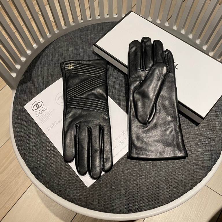 Chanel hot circle of friends women's leather gloves, imported from Ethiopia touch screen sheepskin, simple and generous static surface style add small LOGO buckle, super soft padded lining wear comfortable