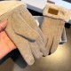 UGG2023 fall and winter lazy rabbit hair wool gloves   worth comparing     the same paragraph of different quality, kill the market poor product, wool ten lazy rabbit hair lining padded   classic but not fashionable mode