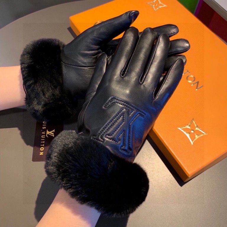 Louis Vuitton LV2023 fall and winter lazy rabbit hair sheepskin embroidered gloves   cell phone touch screen, worth comparing     the same paragraph different quality, kill the market poor product, imported a first-class