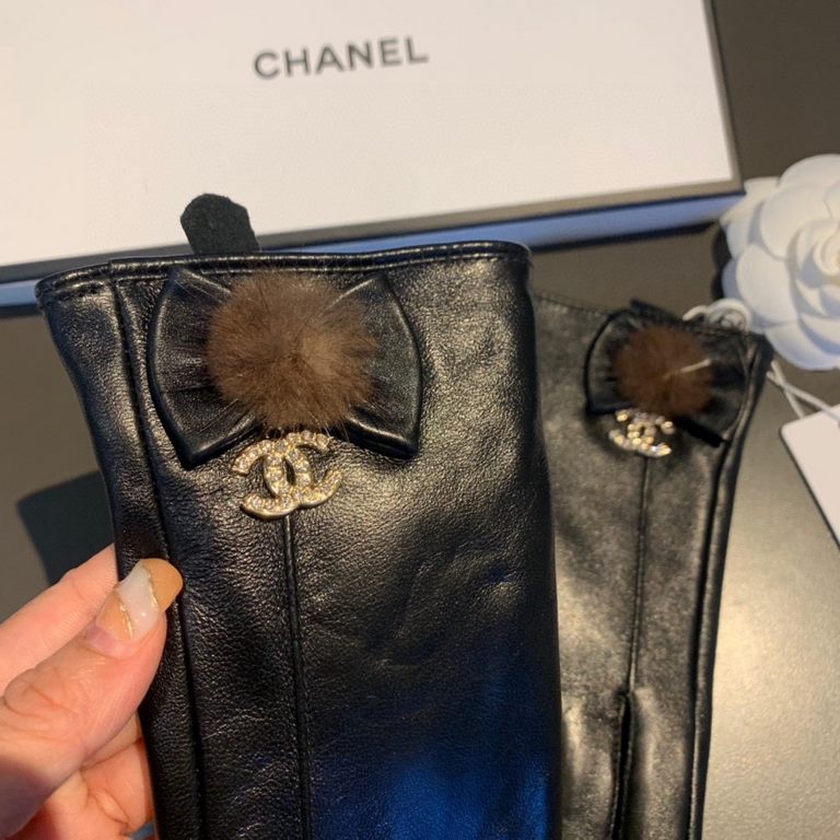 With packaging2022 new exclusive first  touch screen gloves Chanel Chanel fox fur ball hanging drill double C [original quality] official website synchronization Ms. new high-grade sheepskin gloves    goddess preferred c