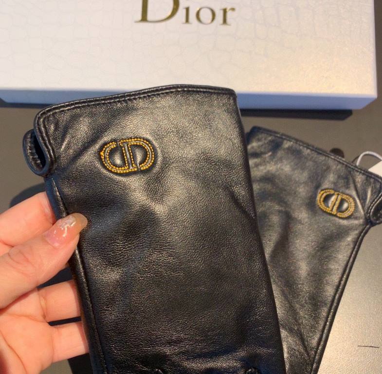 Dior DIDR new 2022 fall and winter CD sheepskin embroidered gloves   cell phone touch screen, worth comparing     the same paragraph different quality, kill the market poor products, the goddess set of the United States 