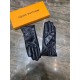 new exclusive first   embroidery touch screen women's gloves LV [original quality] official website synchronization Ms. new imported sheepskin gloves    goddess preferred can not be missed    100 percent selection of imp