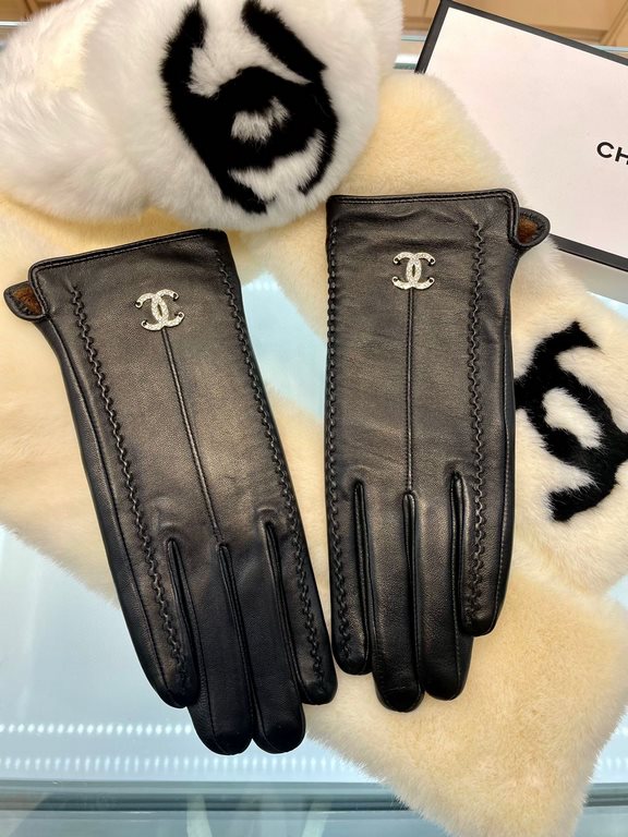 New exclusive first Chanel Chanel ladies new high-grade sheepskin gloves    goddess preferred can not miss      First-grade sheepskin Leather fine and soft cashmere lining to keep warm better goddesses set of the United 