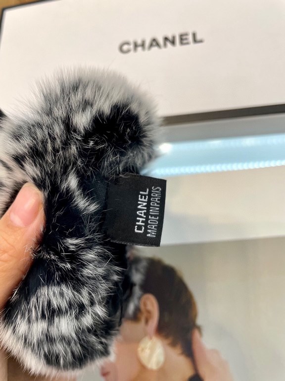 New exclusive first Chanel Chanel women's new high-grade sheepskin gloves    Goddess preferred can not miss    First-class sheepskin leather fine and soft cashmere lining to keep warm better goddesses set of the United S