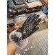 New exclusive first Chanel Chanel women's new high-grade sheepskin gloves    Goddess preferred can not miss    First-class sheepskin leather fine and soft cashmere lining to keep warm better goddesses set of the United S