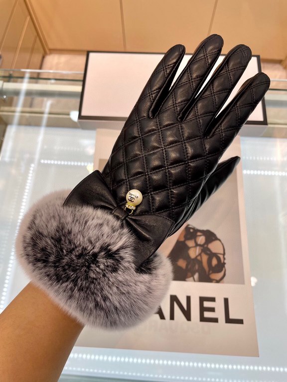 New exclusive first Chanel Chanel women's new high-grade sheepskin gloves    Goddess preferred can not miss    First-class sheepskin leather fine and soft cashmere lining to keep warm better goddesses set of the United S