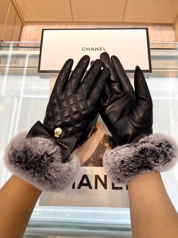 New exclusive first Chanel Chanel women's new high-grade sheepskin gloves    Goddess preferred can not miss    First-class sheepskin leather fine and soft cashmere lining to keep warm better goddesses set of the United S