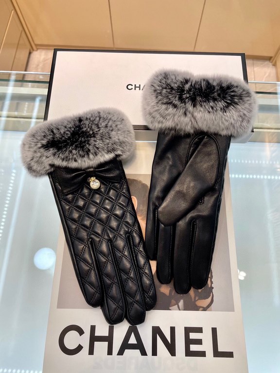 New exclusive first Chanel Chanel women's new high-grade sheepskin gloves    Goddess preferred can not miss    First-class sheepskin leather fine and soft cashmere lining to keep warm better goddesses set of the United S